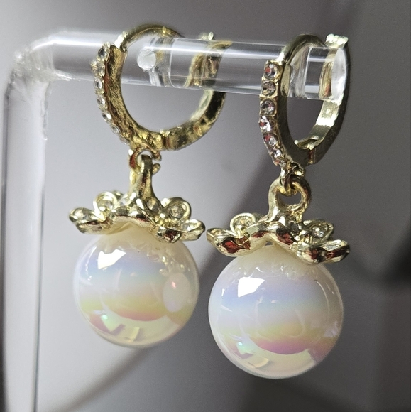Elegant Gold and White Fuax Pearl Drop Earrings - Picture 3 of 16
